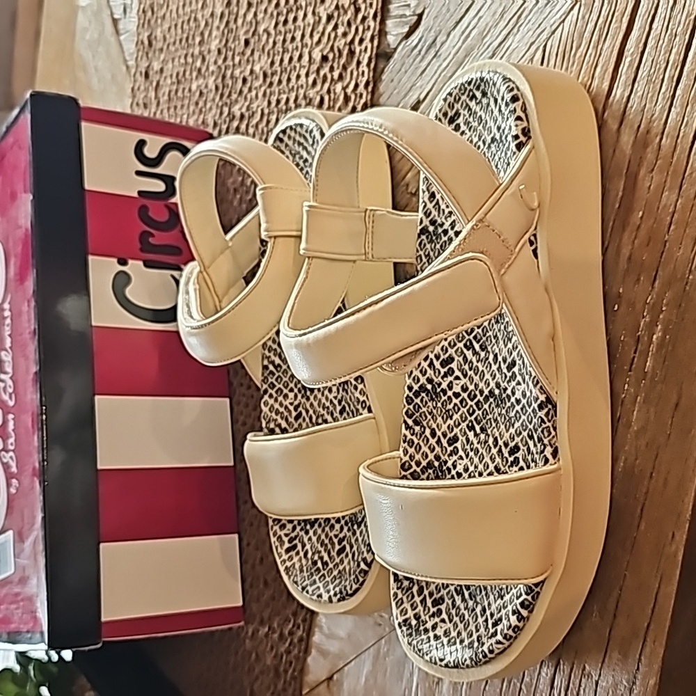 New Circus Sam Edelman platform strappy sandals! 6 5